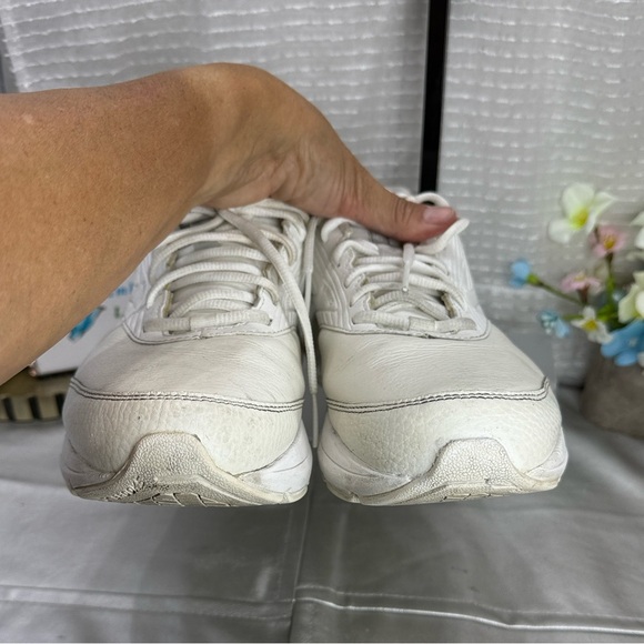 (E3) Brooks Addiction WLK Women's White Leather, Sneakers Size 10.5M D - Picture 5 of 12
